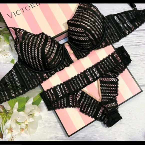 V.S.-Luxe Sexy Lined Plunge Lightly Padded Lace Bra & Matching Panty-32DD/M & XS - Picture 4 of 4